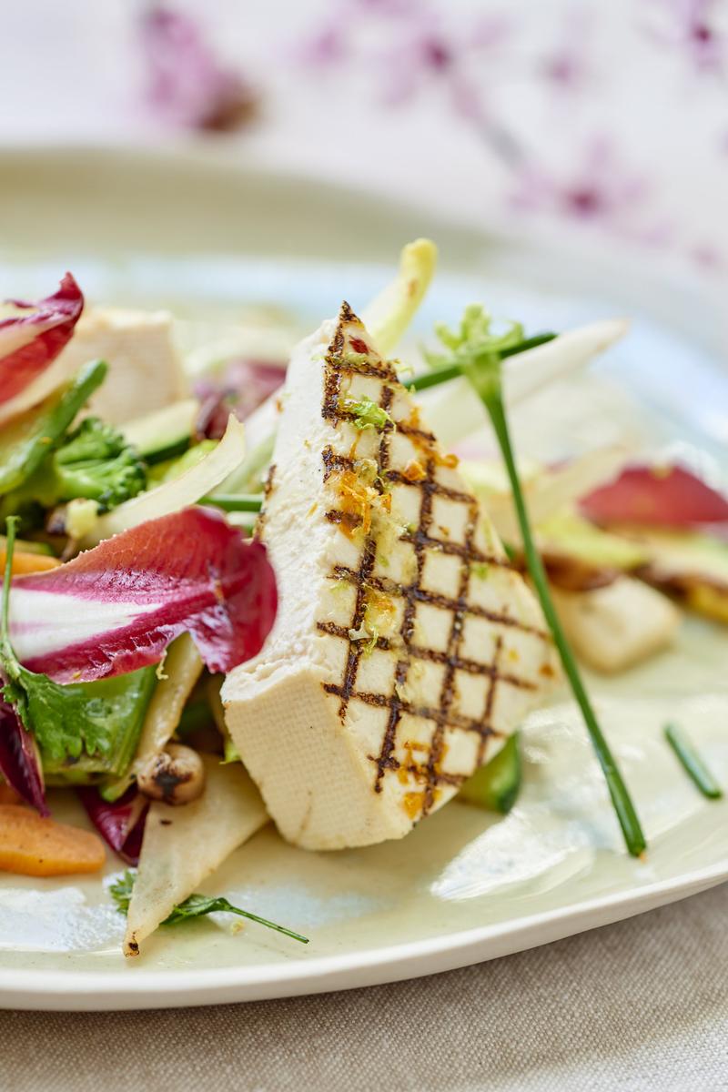 Recette wok de légumes et tofu mariné grillé - Cuisine / Madame Figaro