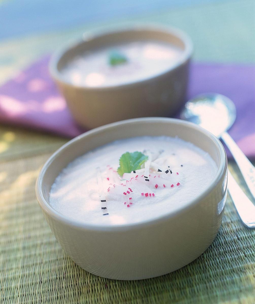 Recette bouillon glacé aux deux radis Cuisine / Madame Figaro