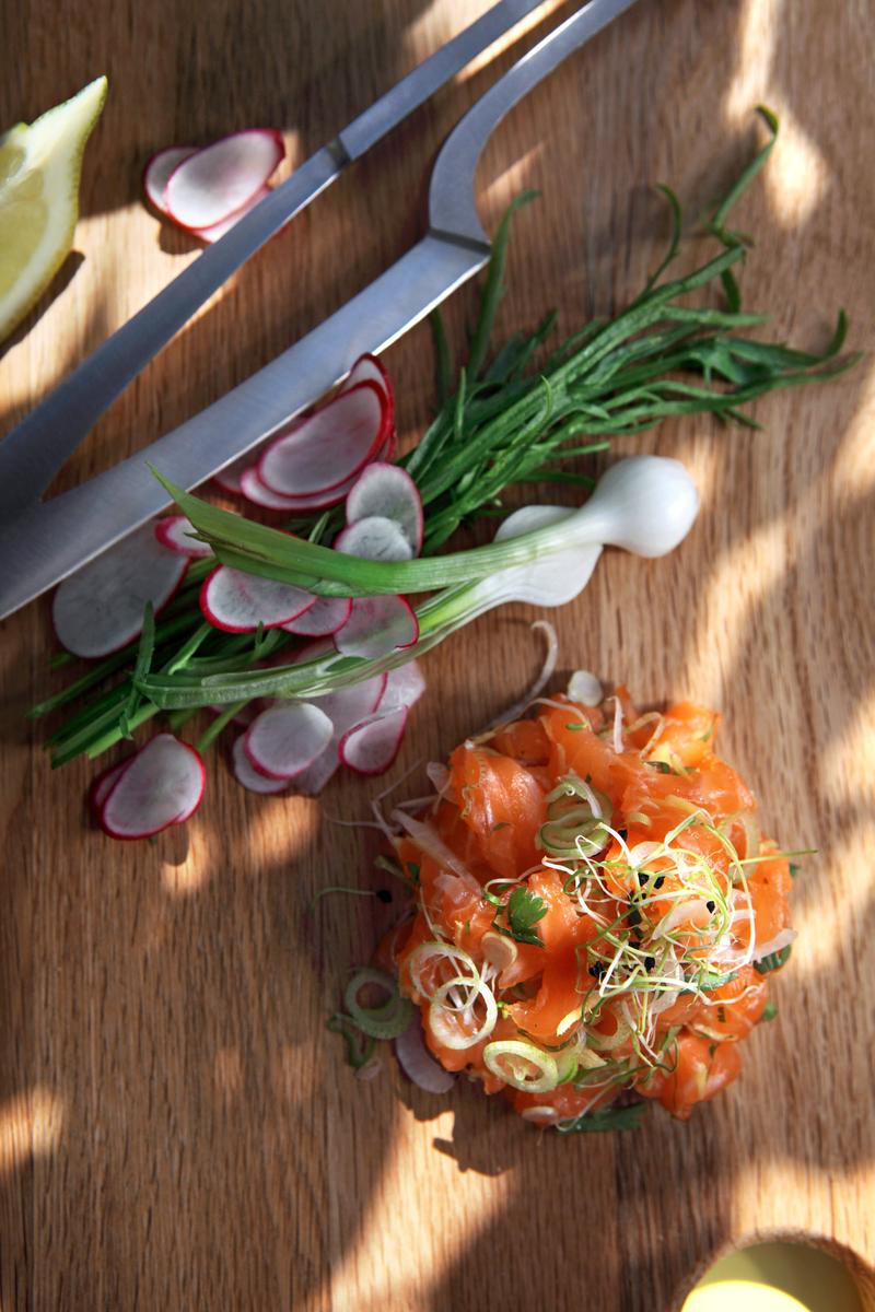 Recette tartare de saumon épicé - Cuisine / Madame Figaro