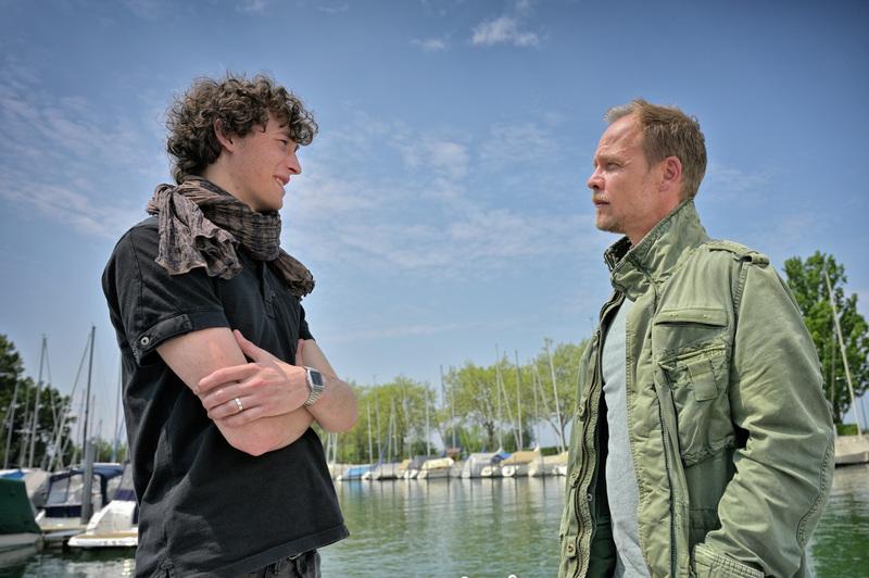 Meurtres en eaux troubles Saison 1 Épisode 15 Parmi les loups Meurtres en eaux troubles Saison 1 Épisode 15 Parmi les loups