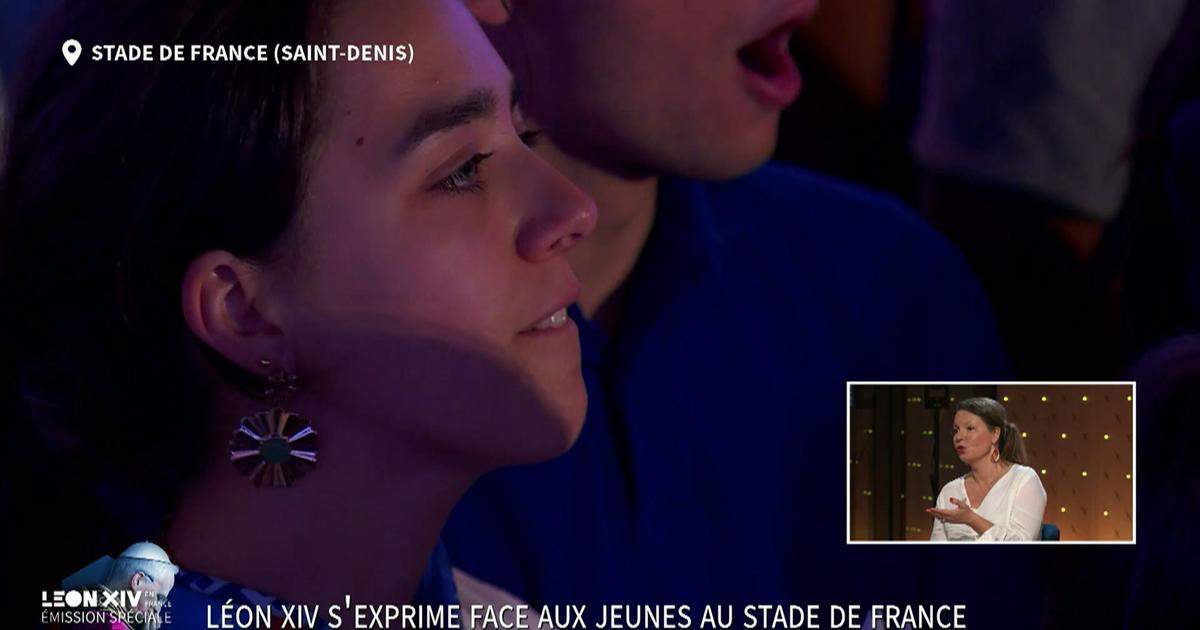 Veillée du pape au Stade de France : les jeunes entonnent le cantique de Siméon