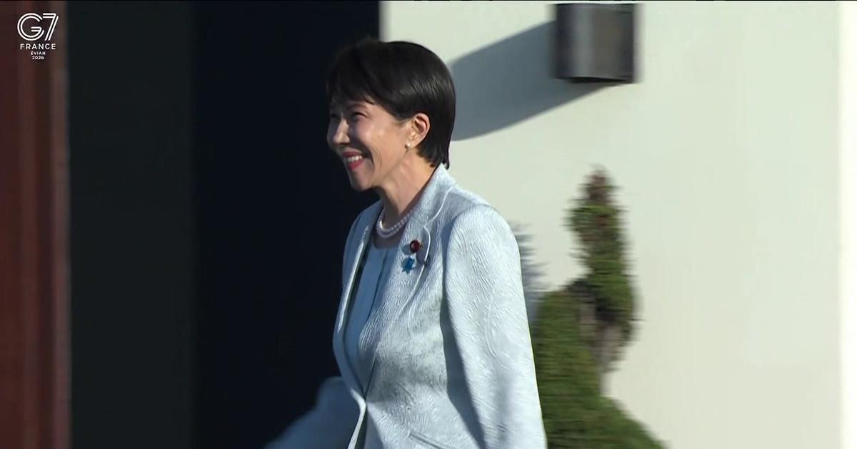 La première ministre japonaise Sanae Takaichi rejoint Emmanuel et Brigitte Macron pour la traditionnelle photo du G7