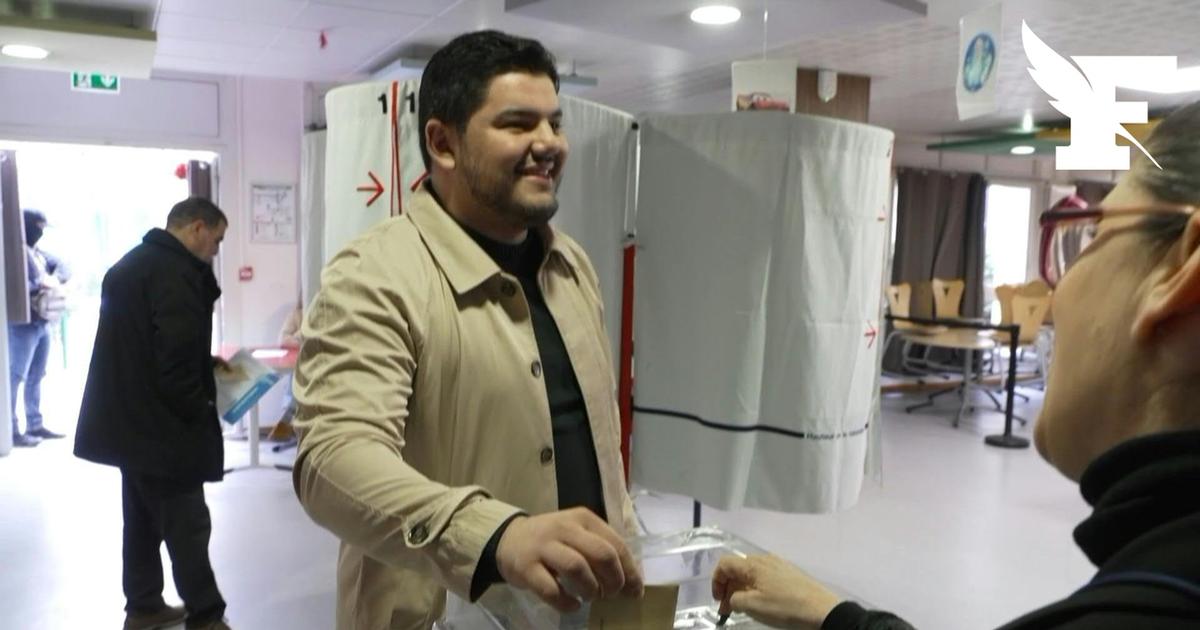 Municipales: le militant anti-narcotrafic Amine Kessaci vote à Marseille