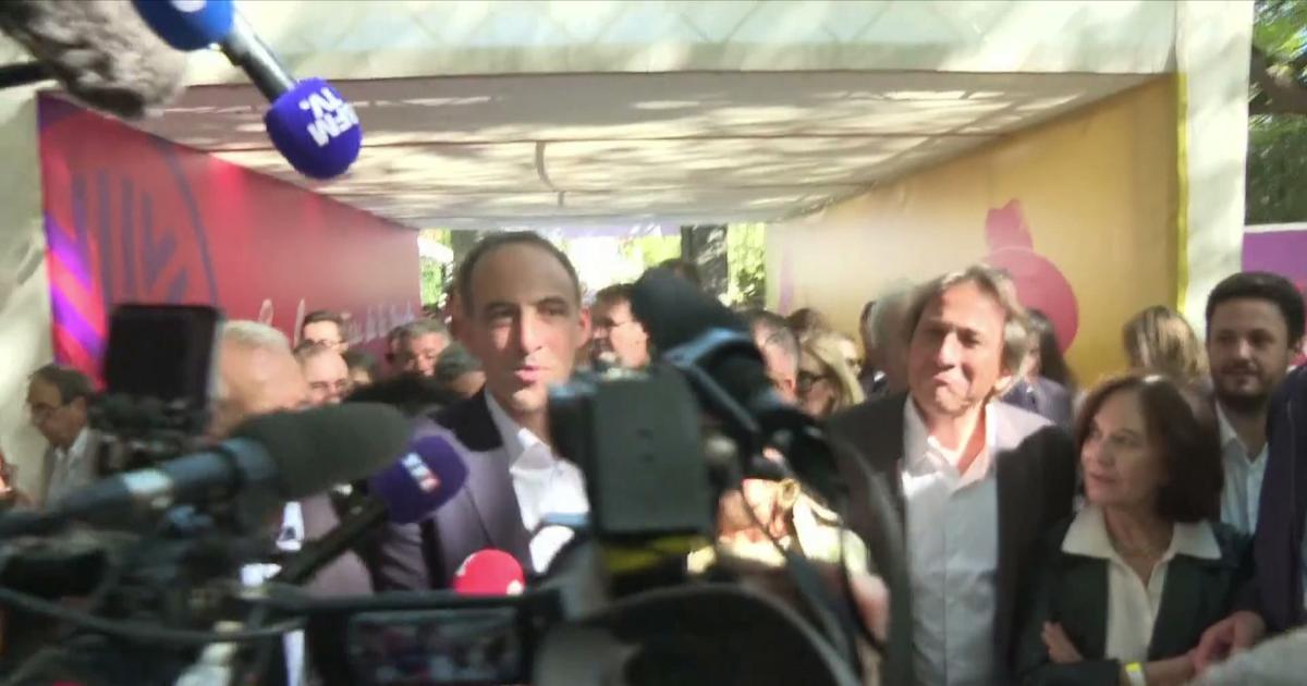 «On va chasser l'esprit de défaite», lance Raphaël Glucksmann à son arrivée aux Rencontres de la Gauche à Bram, dans l'Aude