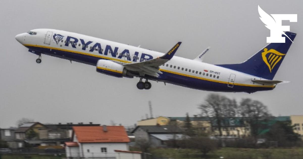 Un avion de la compagnie Ryanair décolle sans passagers depuis l'aéroport de Vitry