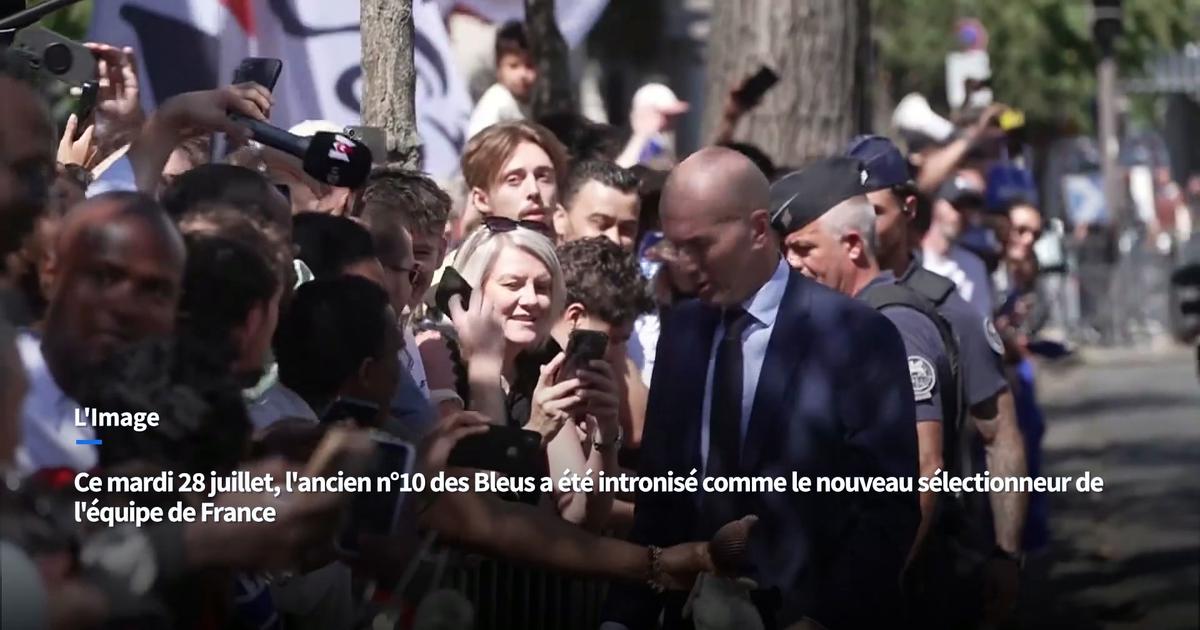 Fraîchement nommé sélectionneur, Zinédine Zidane prend son premier bain de foule