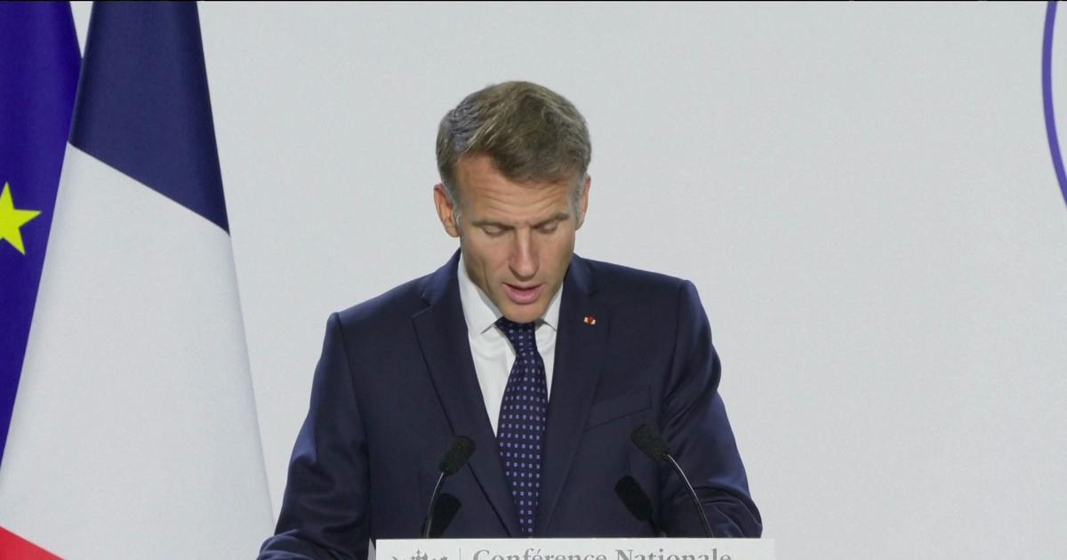 Plus de 280.000 Français peuvent bénéficier du remboursement intégral de leur fauteuil roulant, estime Emmanuel Macron