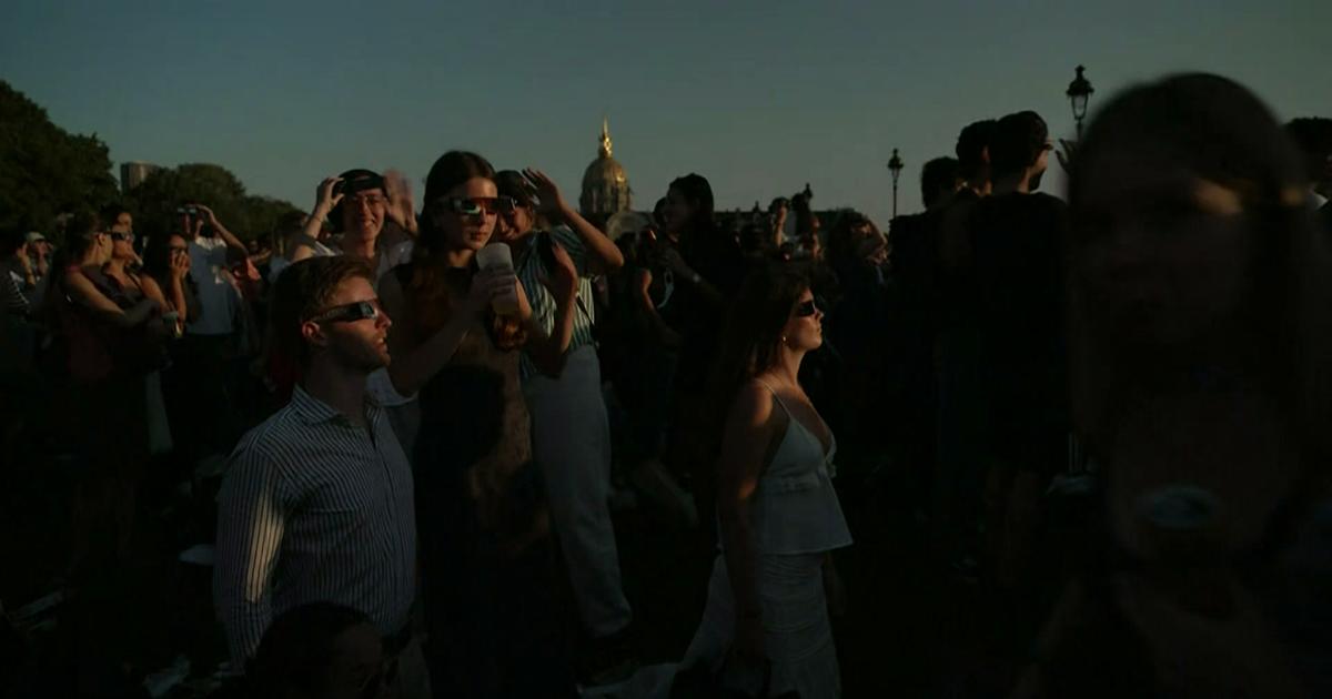 Éclipse solaire : l’éclipse a atteint son maximum en France métropolitaine
