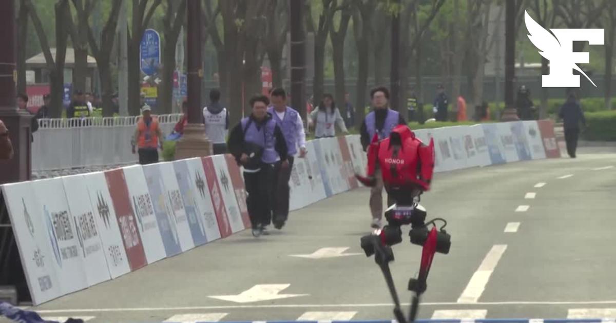 Des robots humanoïdes battent les humains lors du semi-marathon de Pékin