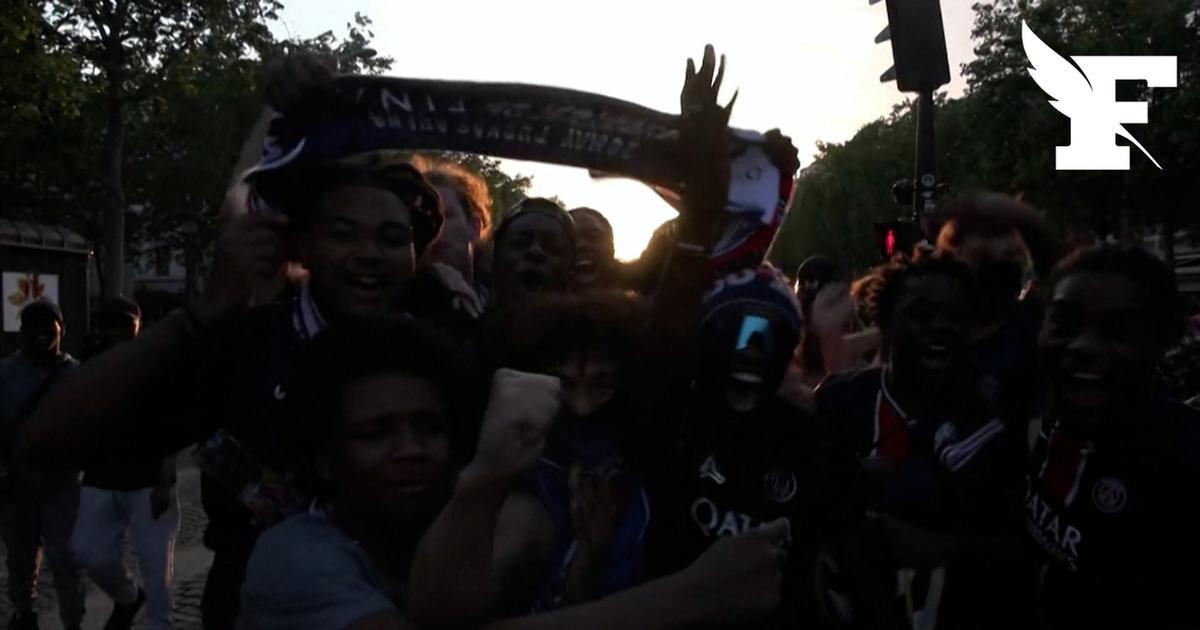 Ligue des champions: des supporters du PSG célèbrent la victoire sur les Champs-Élysées