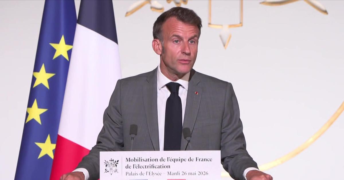Emmanuel Macron annonce que Stellantis va investir un milliard d'euros pour la production de véhicules électriques sur son site de Mulhouse