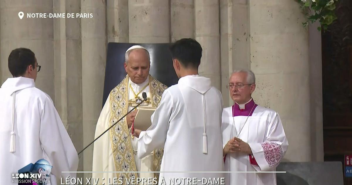 À Notre-Dame de Paris, le pape Léon XIV débute la célébration des vêpres
