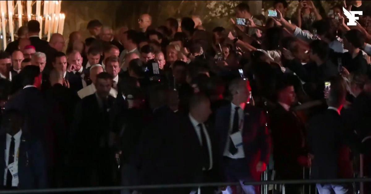 Le pape Léon XIV quitte la grotte des apparitions sous les «mercis» des fidèles venus le voir en nombre