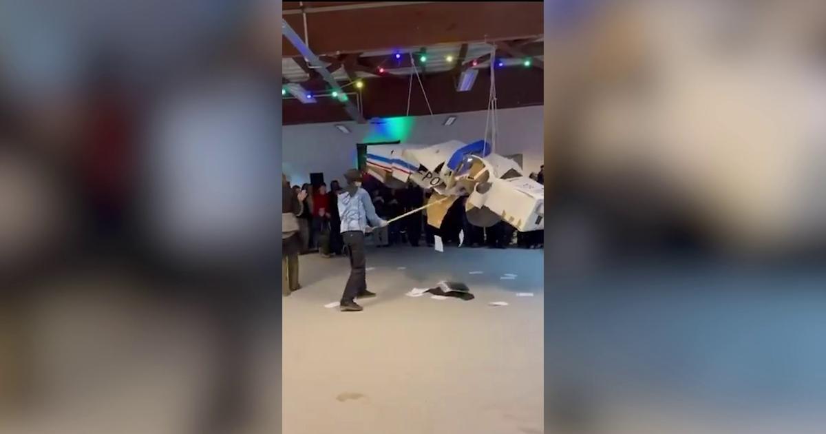 Haut-Rhin: des étudiants frappent une voiture de police en carton