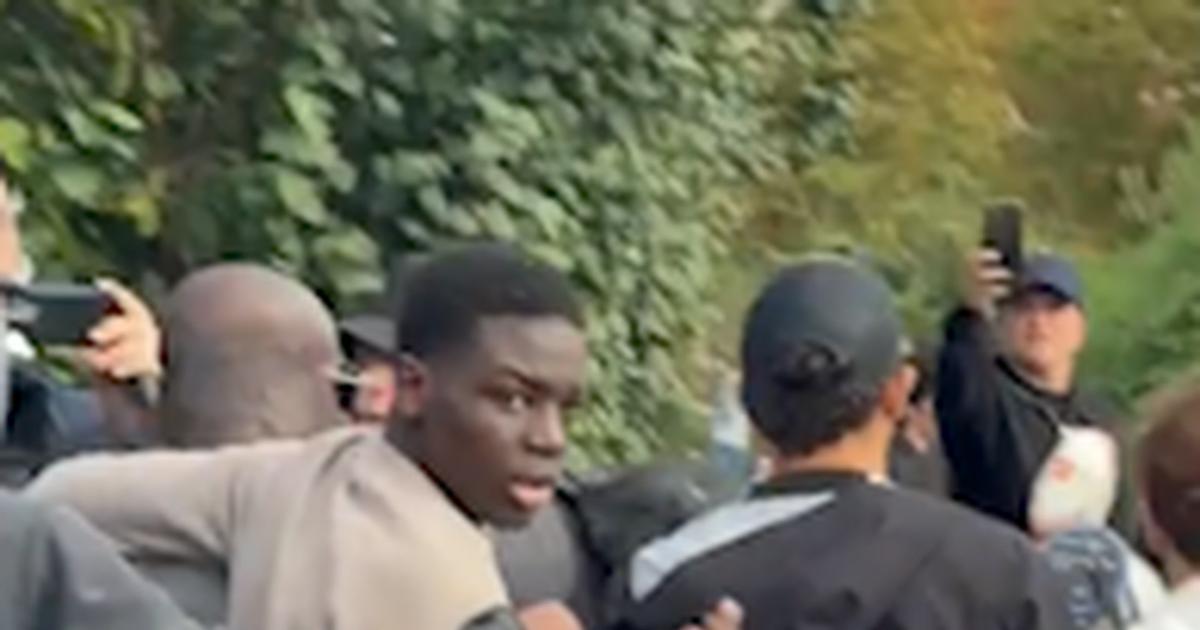 Proche du malaise, le maire de Saint-Denis Bally Bagayoko évacué du cortège de la manifestation parisienne