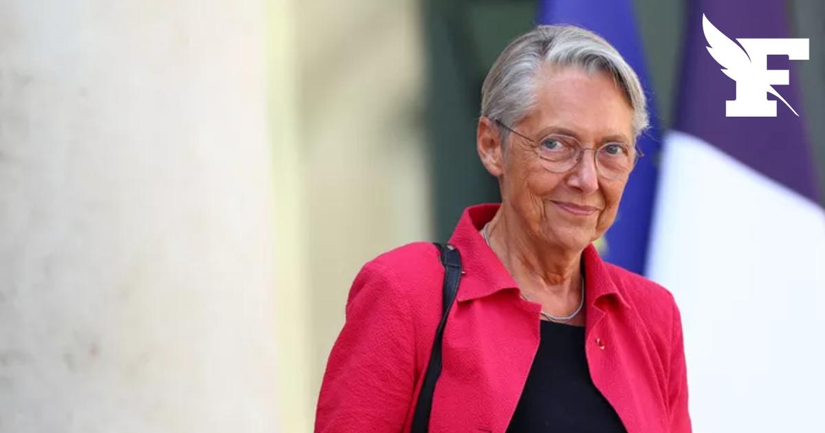 Elisabeth Borne se rend à Benfeld, devant l’école où une enseignante a été poignardée
