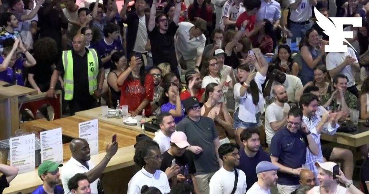 La joie des supporters dans une fan zone à Saint-Ouen après le pénalty marqué de Kylian Mbappé face au Paraguay