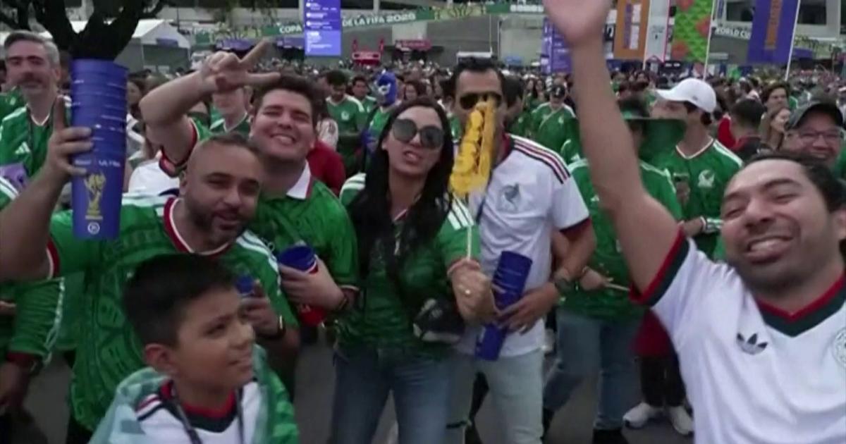 Coupe du monde: le Mexique célèbre sa victoire contre l'Afrique du sud (2-0)