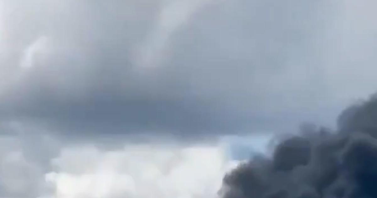 Un avion-cargo percute des véhicule après être sorti de piste à Miami