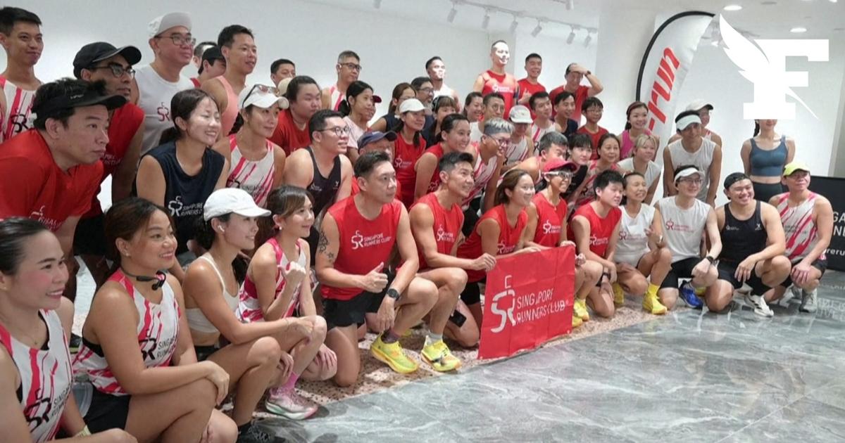 Singapour : des coureurs font leur jogging dans un centre commercial