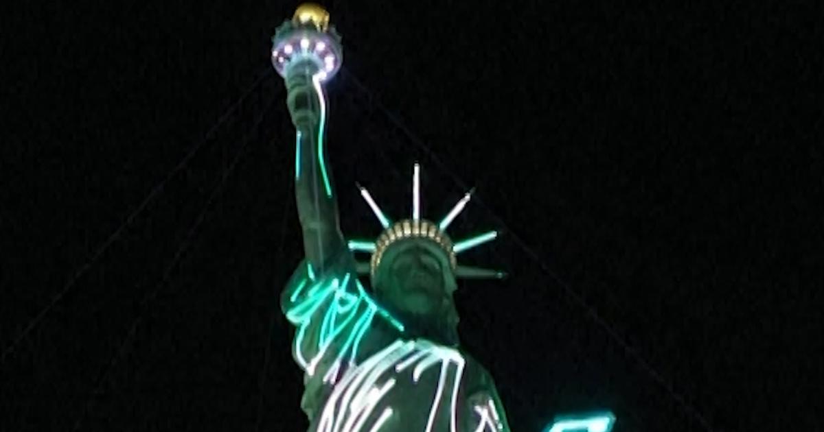 Un spectacle son et lumière illumine la Statue de la Liberté pour les 250 ans des États-Unis