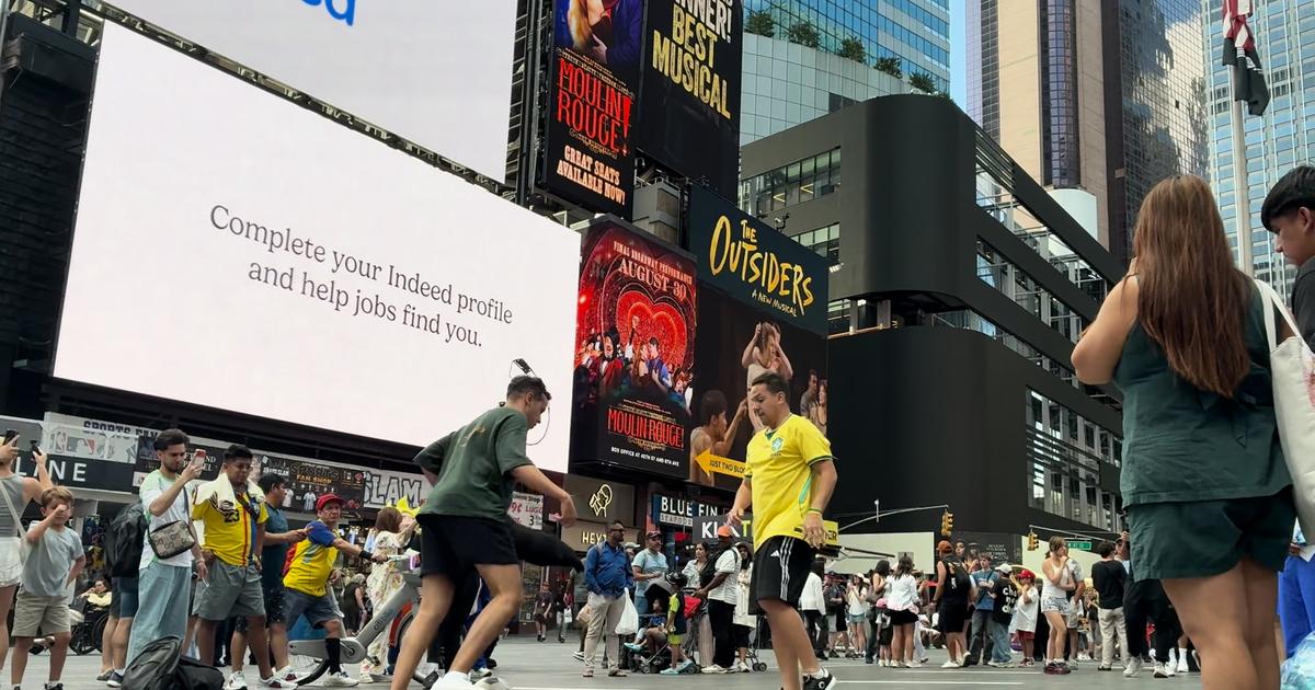 «On est là pour se faire plaisir» quand Time Square se transforme en terrain de football