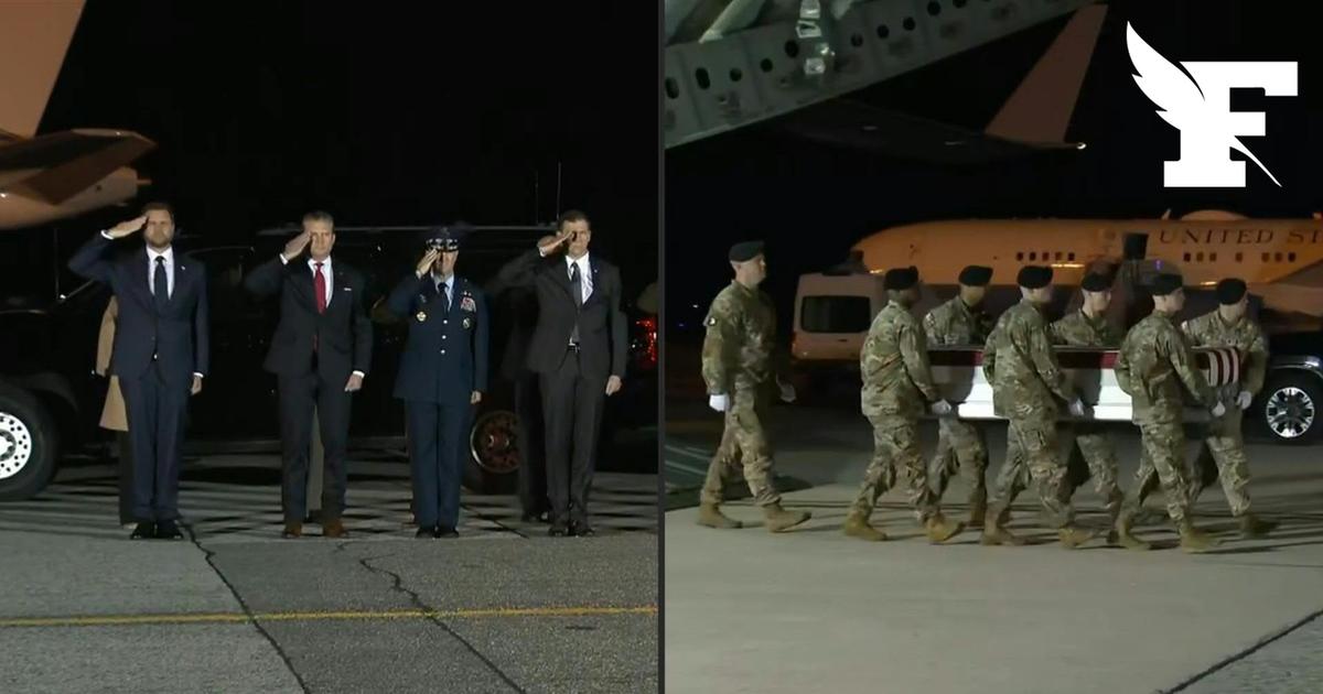 JD Vance assiste à la cérémonie de transfert dignifié du septième soldat américain tué
