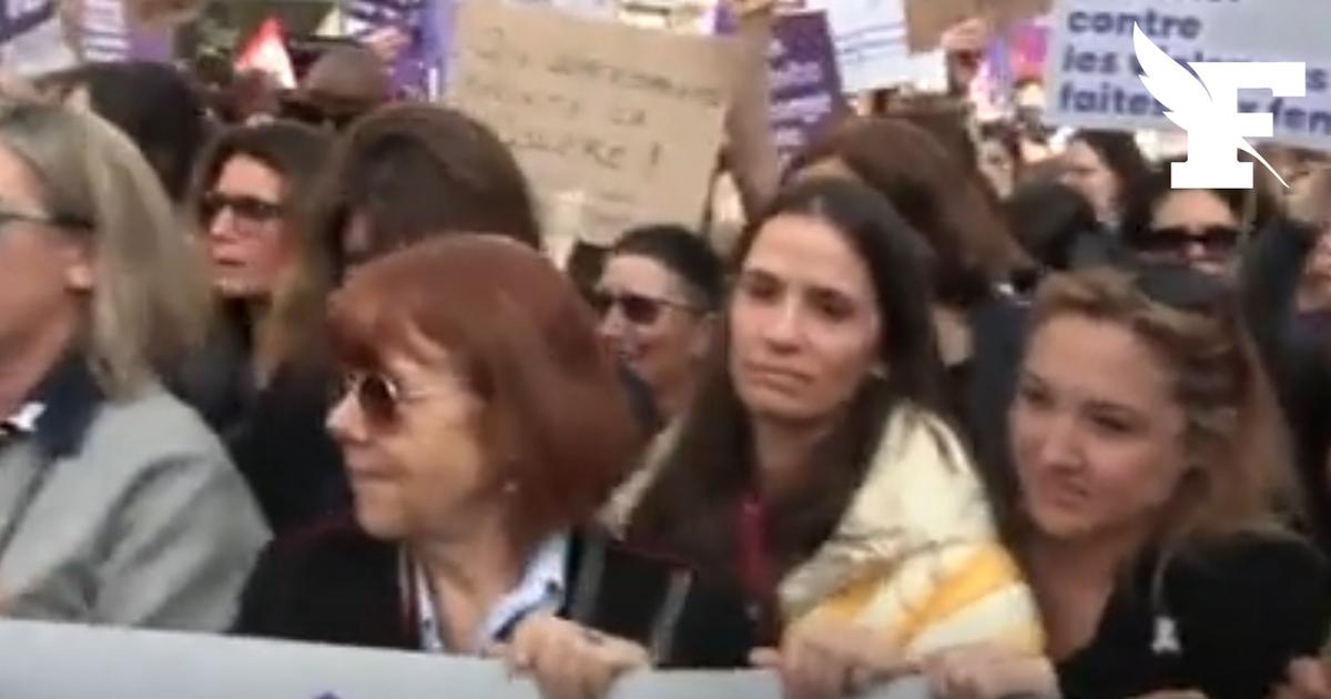 Journée internationale des droits des femmes: Gisèle Pelicot et sa fille présentes côtes à côte en tête de cortège