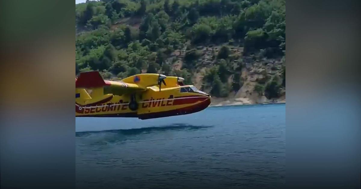 Incendies : cinq canadairs se ravitaillent au lac Sainte-Croix à quelques mètres des baigneurs