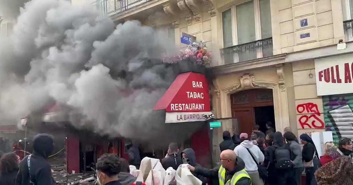 17 octobre: les images de l'incendie du bar La Barrique en marge de la manifestation parisienne