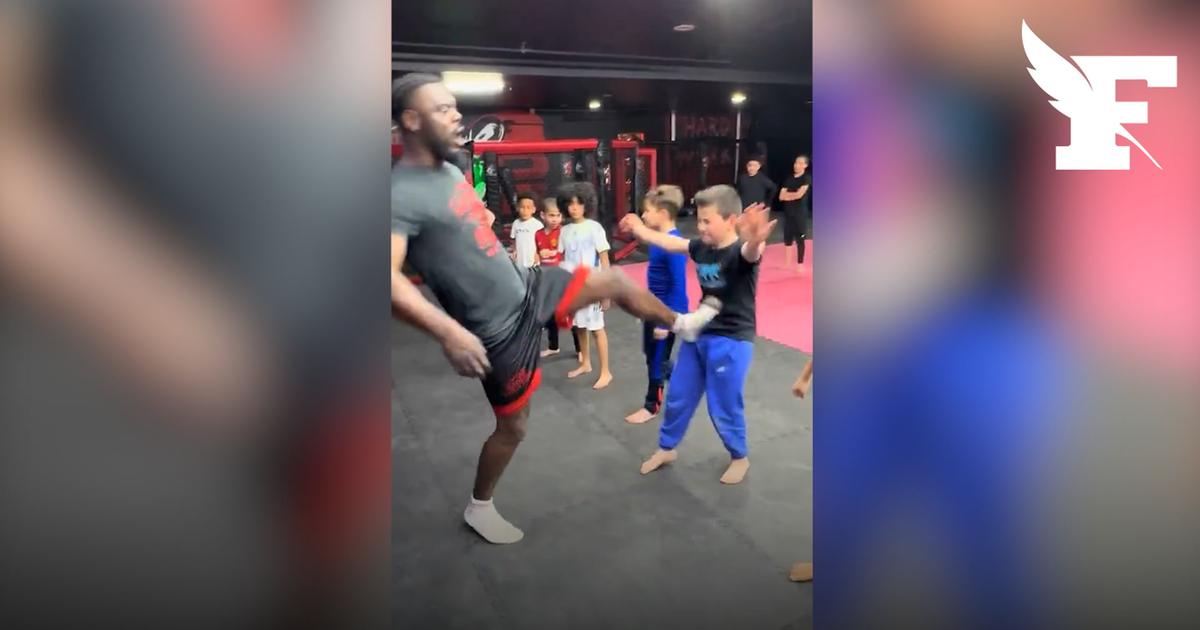 «Lève-toi ! Reviens vite là !»: une vidéo d'un coach de MMA donnant des coups de pied à des enfants fait polémique