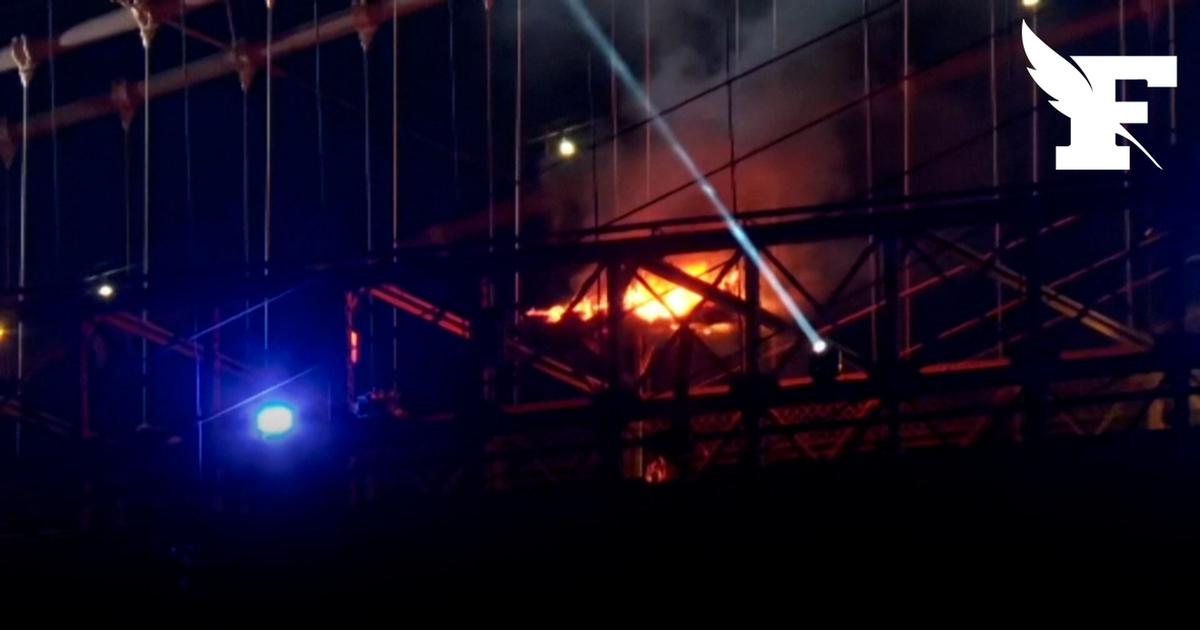 Les images de l'incendie sur le pont de Brooklyn pendant le feu d'artifice des 250 ans des États-Unis