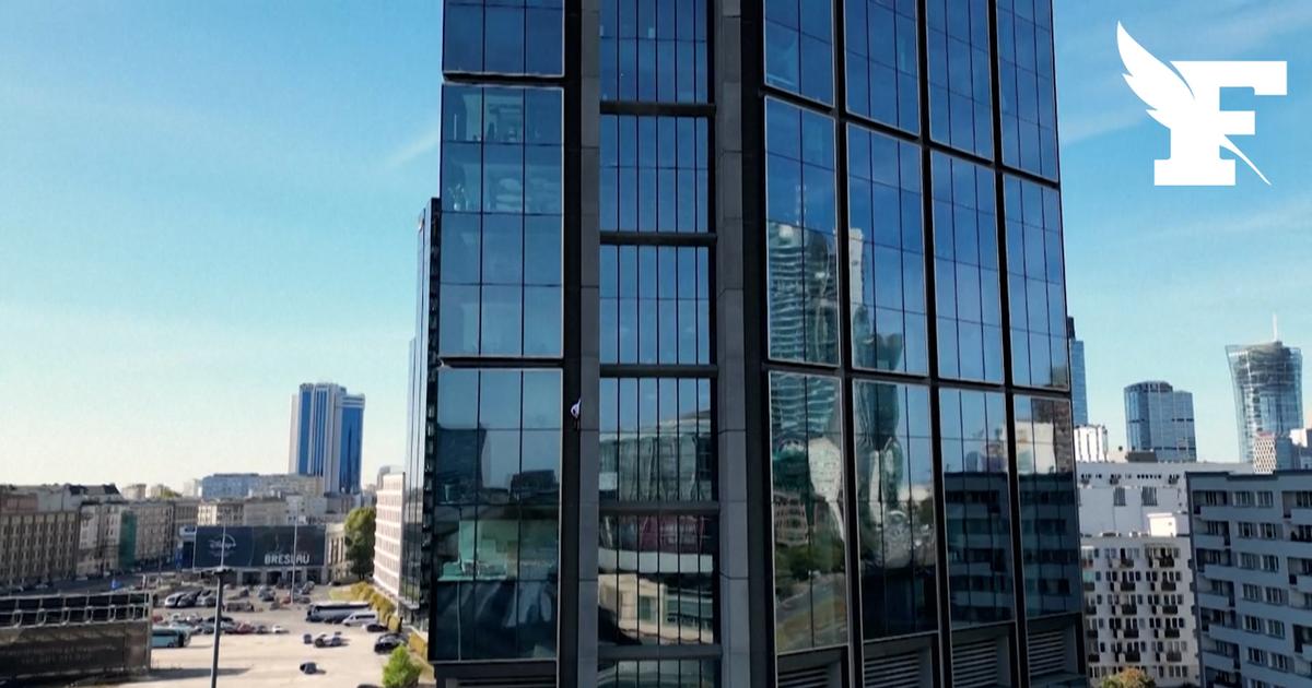 Pologne: un Français escalade Varso Tower, la plus haute tour européenne