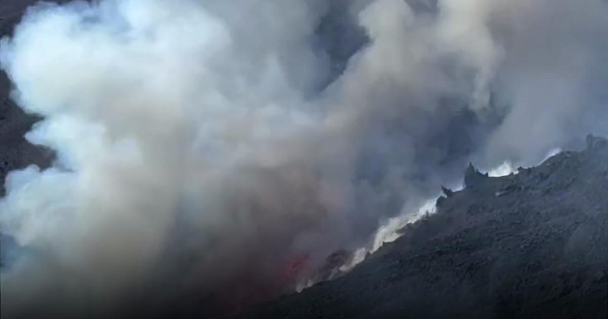 Volcans: en Sicile, l’Etna crache à nouveau de la lave