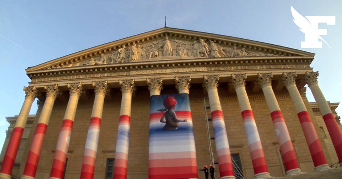L'oeuvre éphémère représentant la Marianne sur les colonnes de l'Assemblée nationale critiquée par les députés