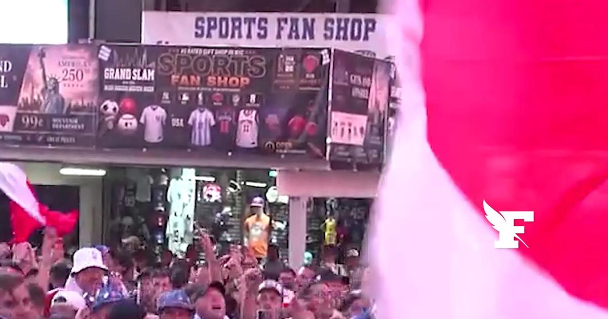 Avant France-Sénégal, les supporters français enflamment Time Square