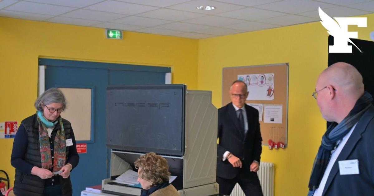 Municipales: l'ancien Premier ministre Édouard Philippe vote au Havre