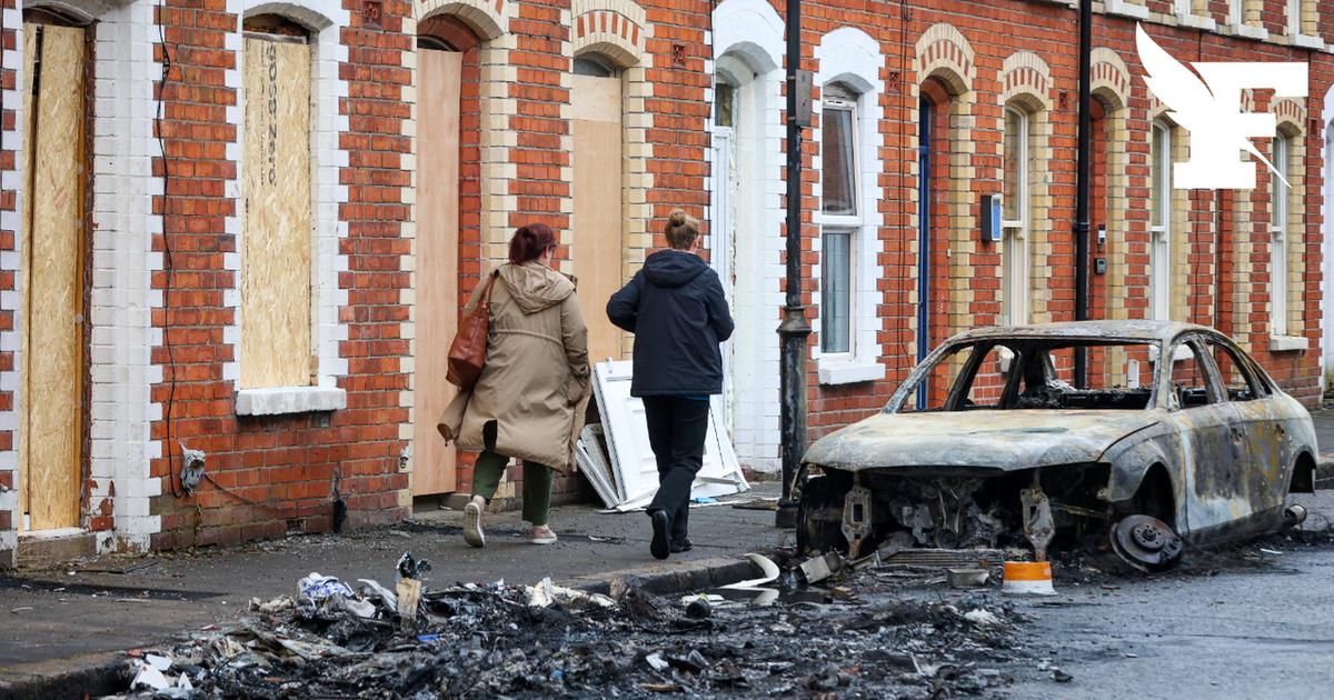 «Je suis d'accord avec eux, pas avec la violence» : que pensent les habitants de Belfast des émeutes anti-immigrés ?