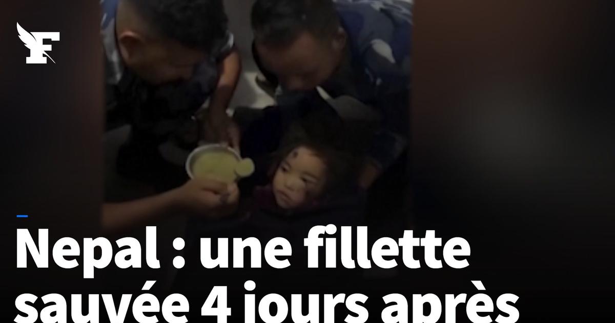 Une fillette vivante extraite des décombres quatre jours après les crues survenues au Népal