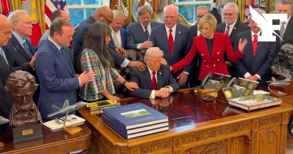 A la Maison-Blanche, Donald Trump prie avec des religieux en pleine guerre avec l'Iran