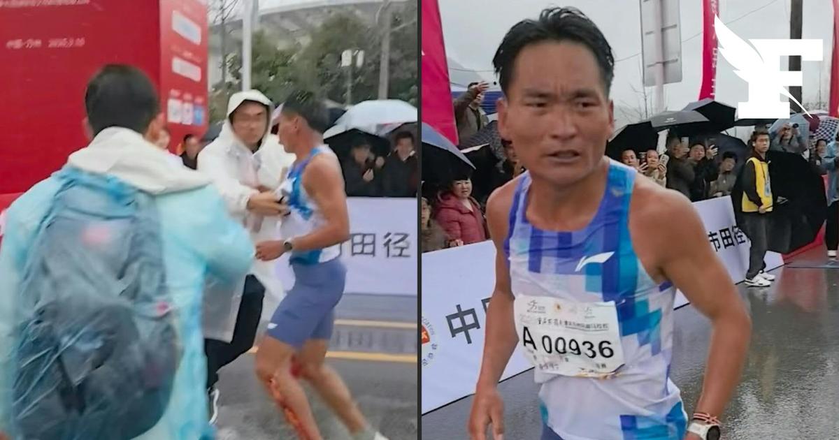 Chine: les images du vainqueur d'un marathon empêché de finir sa course par un représentant de l'évènement