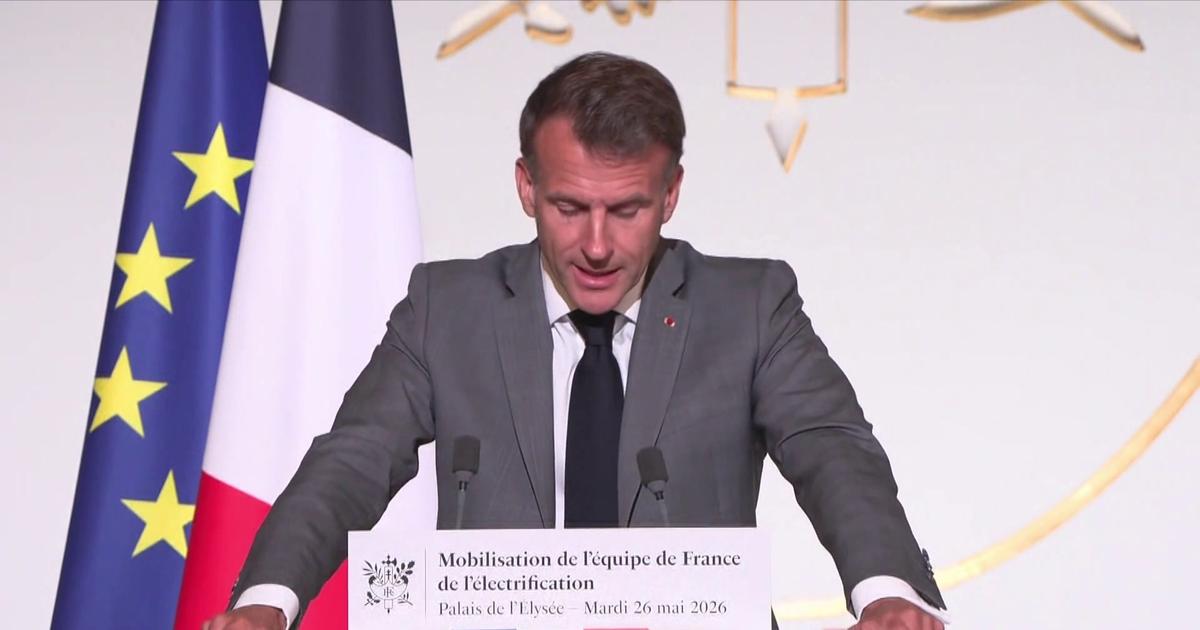 Emmanuel Macron annonce que 240.000 bornes de recharge supplémentaires pour véhicules électriques seront déployés d'ici 2030