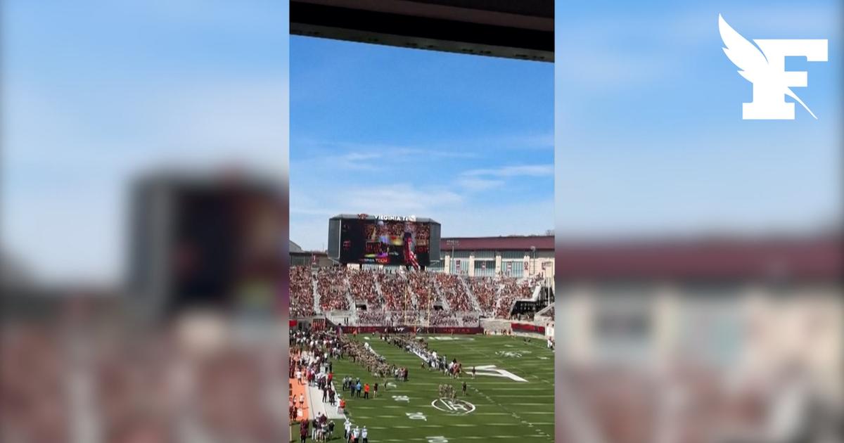 États-Unis: les images du choc entre un parachutiste et un tableau d'affichage
