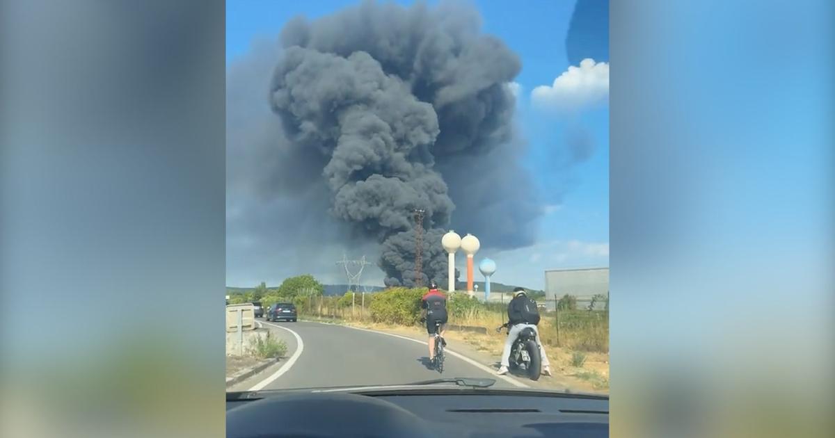Les images de l'incendie qui a ravagé un entrepôt de 500m2 en Moselle
