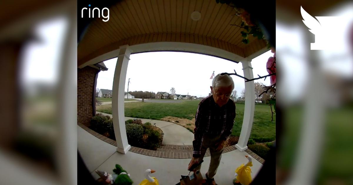 La vidéo d'un livreur de 78 ans peinant à monter sur un perron devient virale