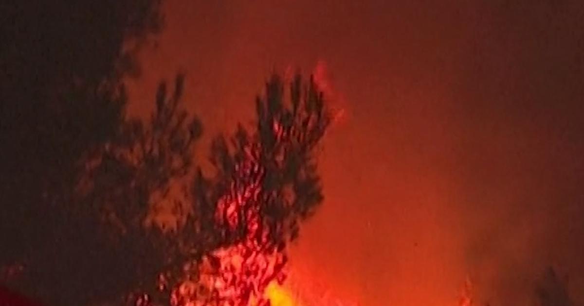 Var : l'incendie repart quatre jours après avoir été fixé et gagne du terrain, 2.500 habitants évacués