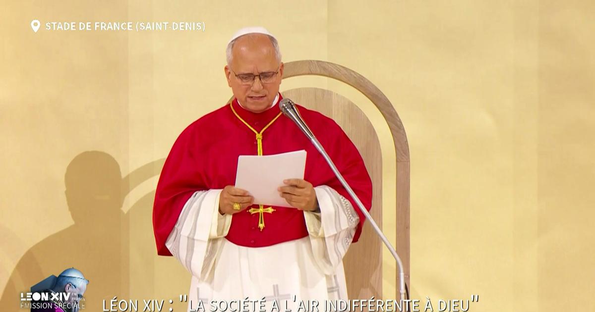 «Pour nous vivre c'est le Christ», clame le pape Léon XIV sur la scène du Stade de France