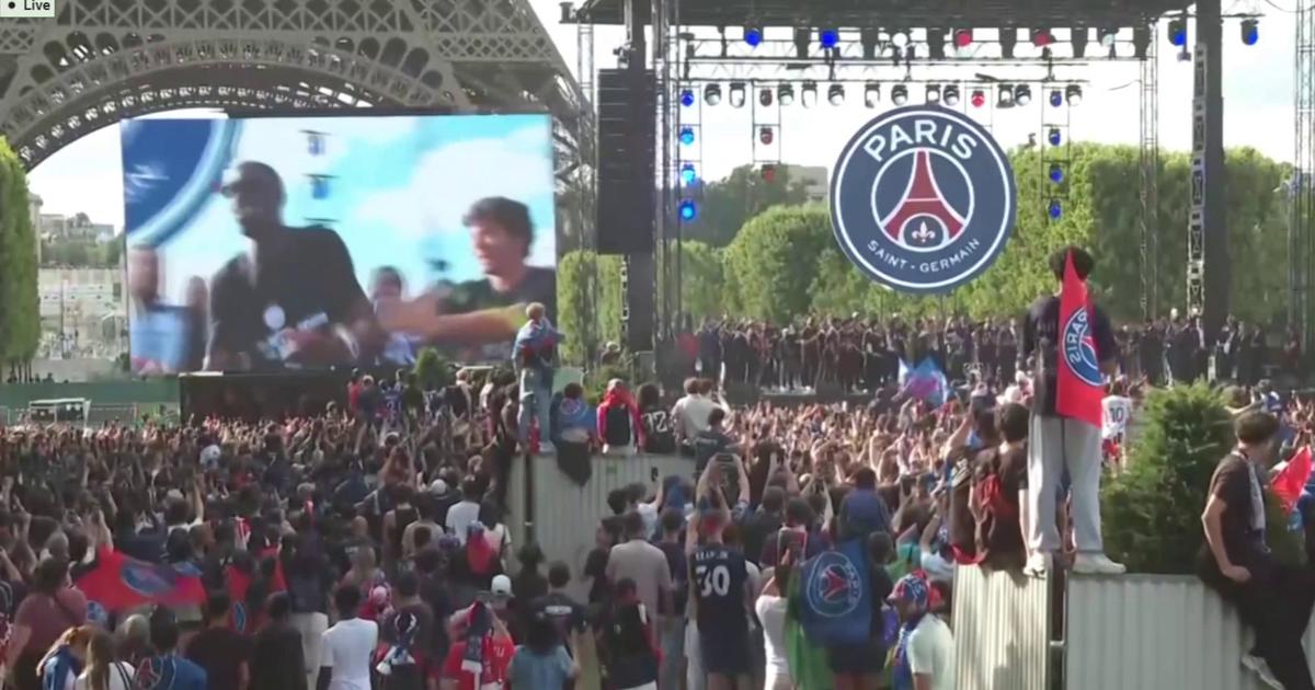 Victoire du PSG en Ligue des champions: Ousmane Dembélé soulevé dans les airs par ses coéquipiers