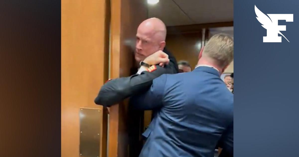 Etats-Unis: les images d'un Marine américain expulsé de force du Sénat après avoir protesté contre la guerre en Iran