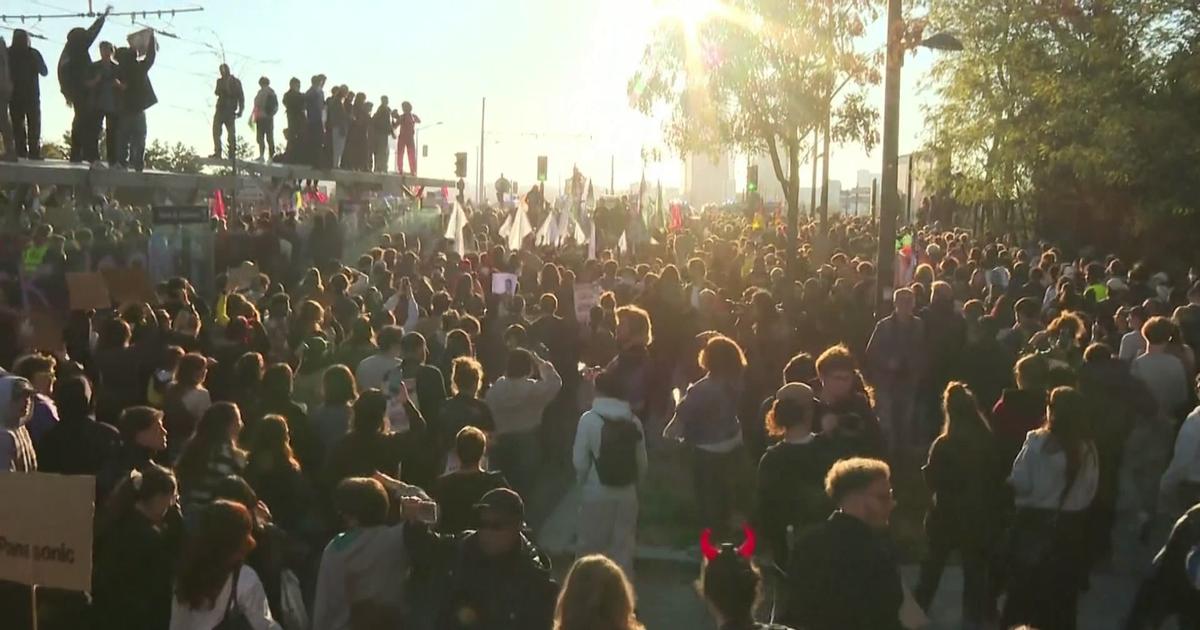 Manifestation du 31 octobre: les images de la fin du défilé parisien à la porte de Charenton